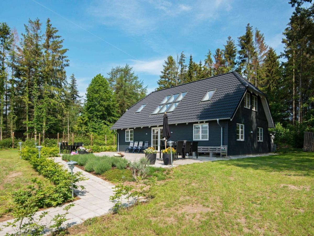10 Person Holiday Home In Glesborg Room photo